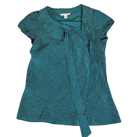 Banana Republic 100% Silk Green /White Bow Collar XS Vintage Cap Sleeve Blouse - Picture 10 of 11